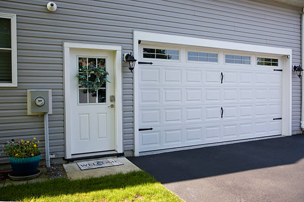 24/7 Emergency Garage Door Panel Replacement experts in Monroe County County, MI